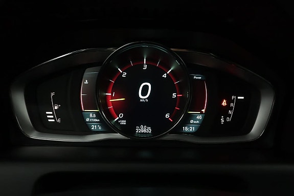 Volvo XC60 11 of 20