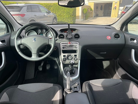 Peugeot 308 4 of 6