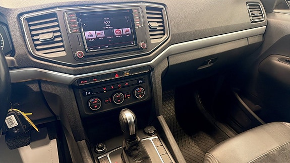 Volkswagen Amarok 11 of 11