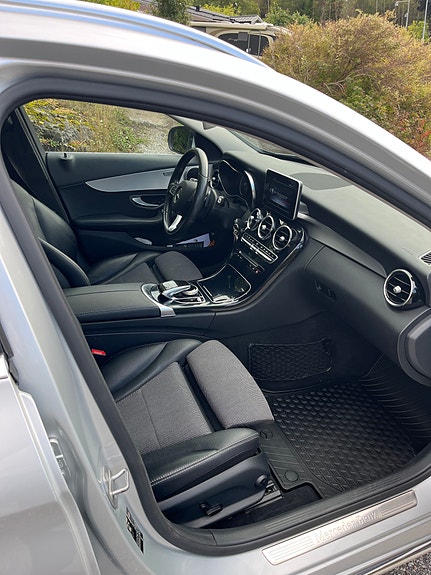 Mercedes-Benz C250 3 of 3
