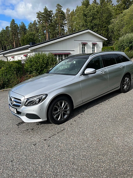 Mercedes-Benz C250 2 of 3