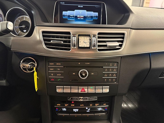 Mercedes-Benz E220 27 of 27