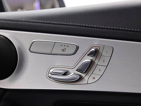 Mercedes-Benz GLC300 e 29 of 30