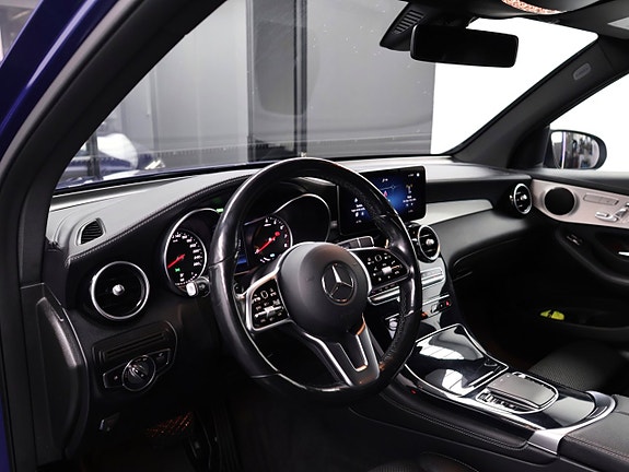 Mercedes-Benz GLC300 e 12 of 30