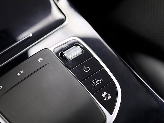 Mercedes-Benz GLC300 e 24 of 30