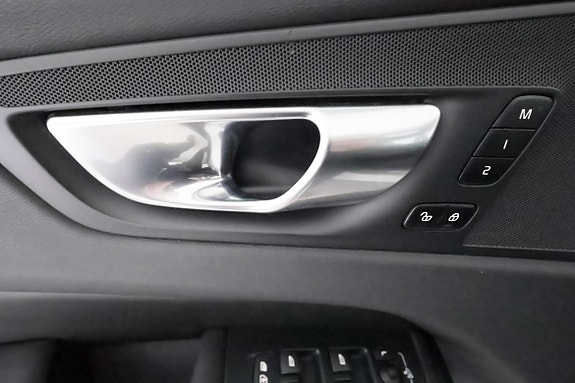 Volvo XC60 17 of 28
