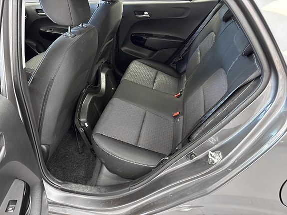 Kia Picanto 9 of 16