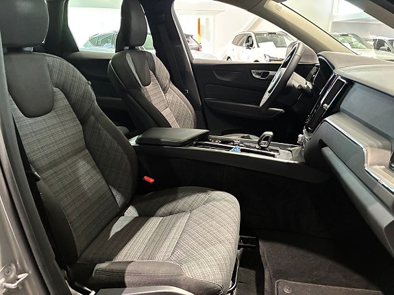 Volvo XC60 14 of 19
