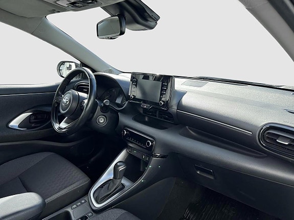 Toyota Yaris 8 of 17