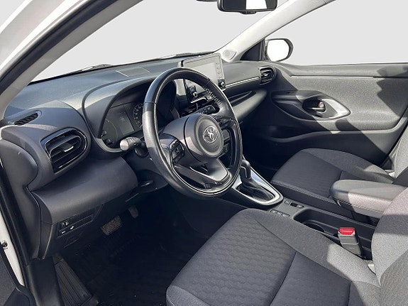 Toyota Yaris 9 of 17