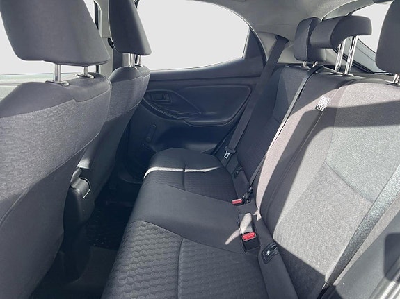 Toyota Yaris 14 of 17
