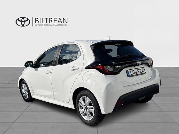 Toyota Yaris 4 of 17