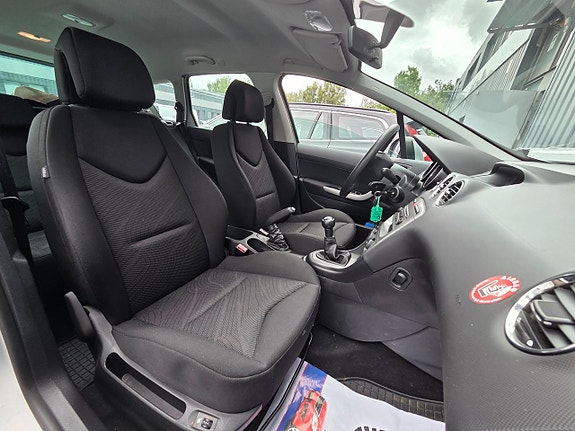 Peugeot 308 SW 15 of 15