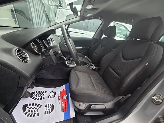 Peugeot 308 SW 8 of 15
