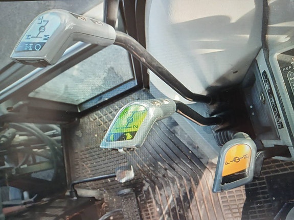 Valtra 6400 raktor 5 of 9