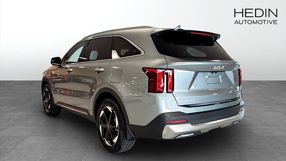 Kia Sorento 3 of 15