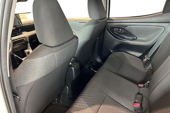 Toyota Yaris 13 of 21