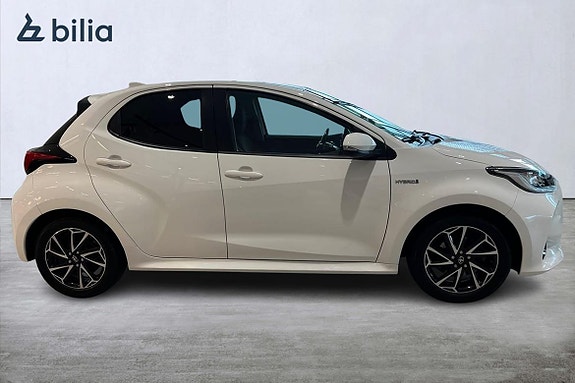 Toyota Yaris 18 of 21