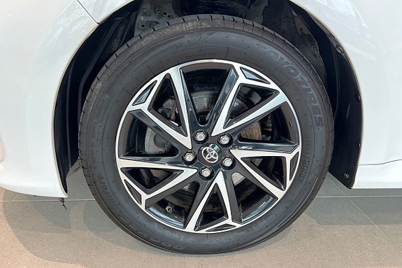 Toyota Yaris 17 of 21
