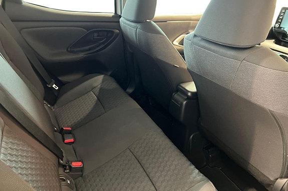 Toyota Yaris 9 of 21