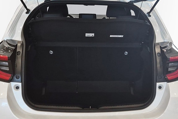 Toyota Yaris 11 of 11