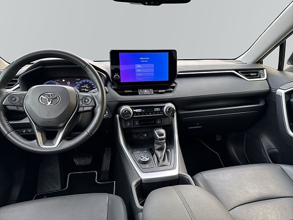 Toyota RAV4 8 of 14
