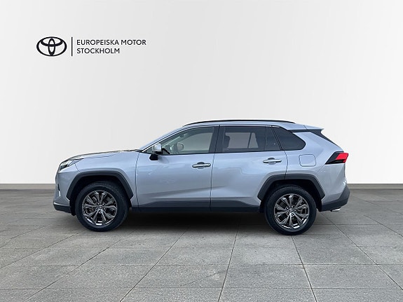 Toyota RAV4 3 of 14
