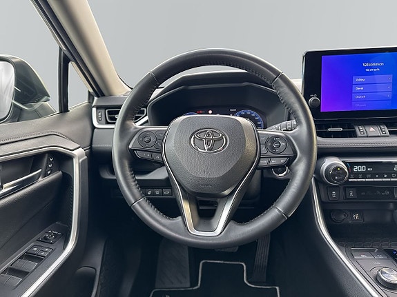 Toyota RAV4 9 of 14