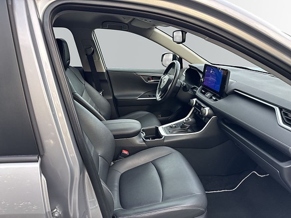 Toyota RAV4 6 of 14