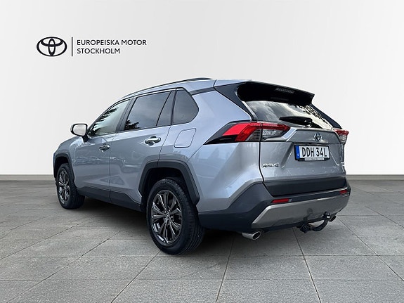 Toyota RAV4 2 of 14