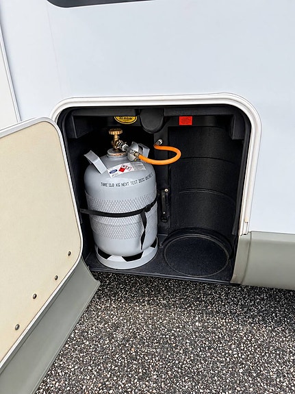 Knaus Traveller ALDE 9 of 23