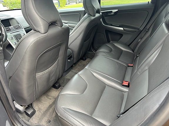Volvo XC60 5 of 9