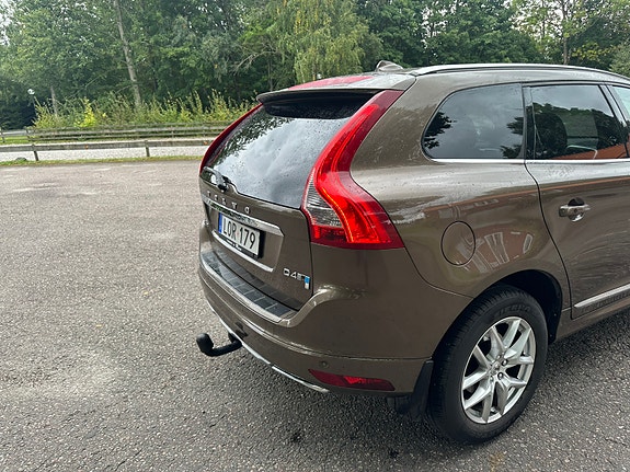 Volvo XC60 2 of 9