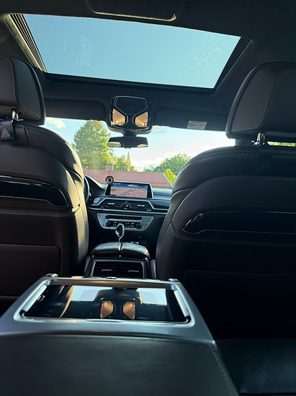 BMW 750Ld 4 of 5