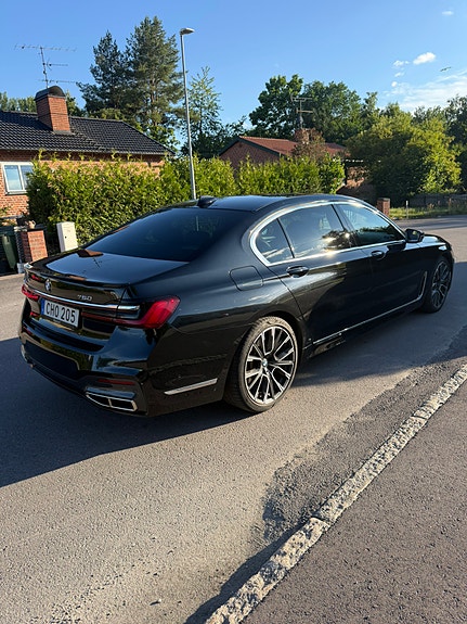 BMW 750Ld 2 of 5
