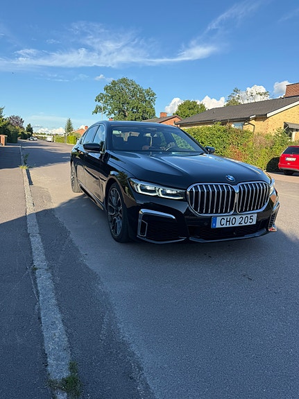 BMW 750Ld 3 of 5