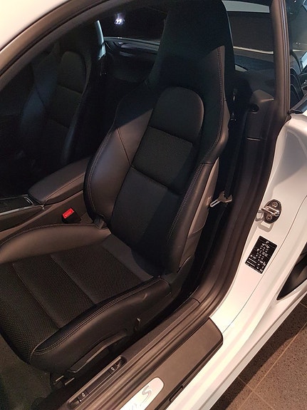 Porsche Cayman S 10 of 10