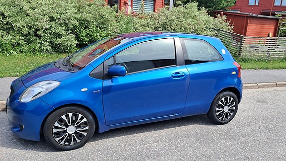 Toyota Yaris 2 of 2