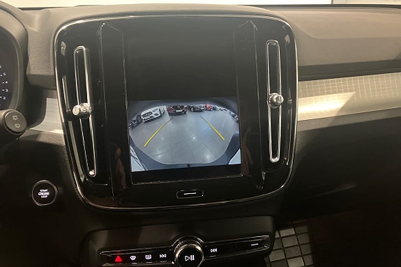 Volvo XC40 15 of 21