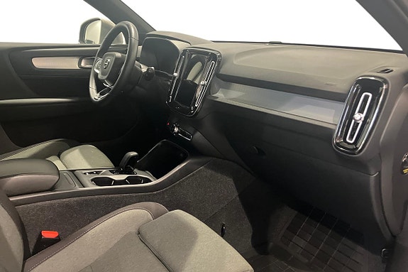 Volvo XC40 7 of 21