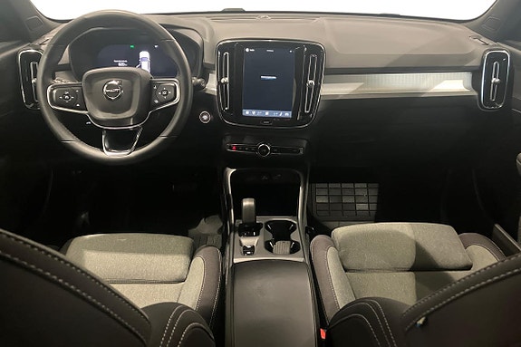 Volvo XC40 10 of 21