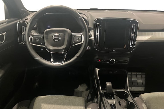 Volvo XC40 11 of 21