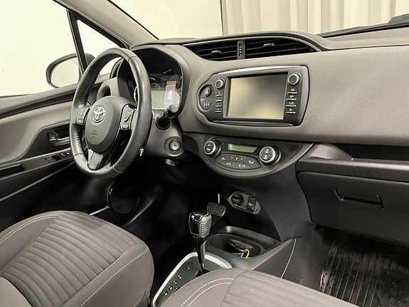 Toyota Yaris 17 of 21