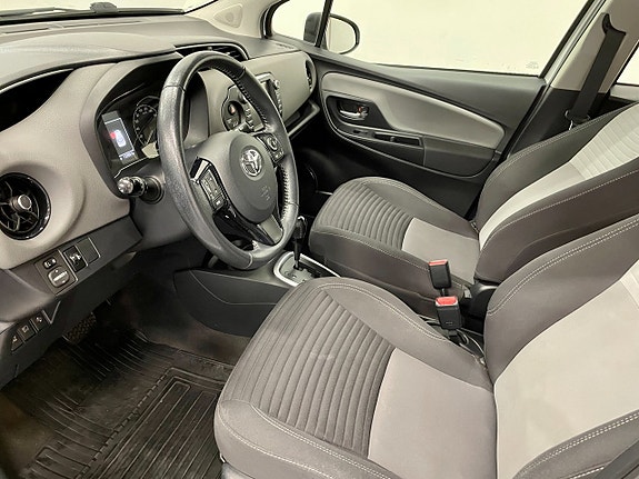 Toyota Yaris 7 of 21