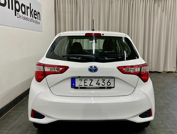 Toyota Yaris 21 of 21
