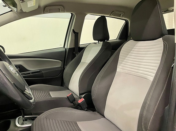 Toyota Yaris 8 of 21