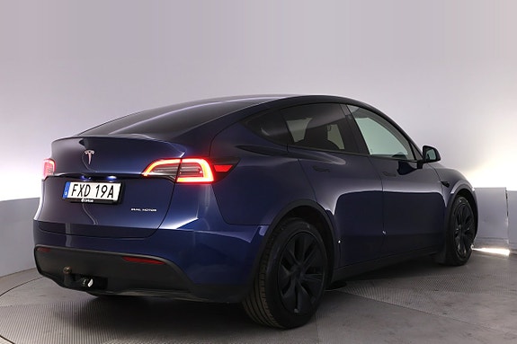 Tesla Model Y 5 of 27