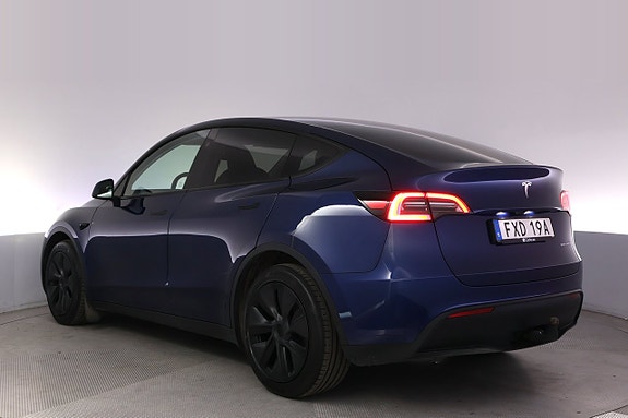 Tesla Model Y 4 of 27