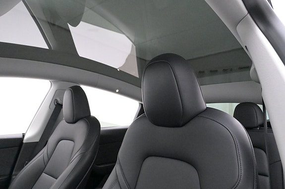 Tesla Model Y 19 of 27