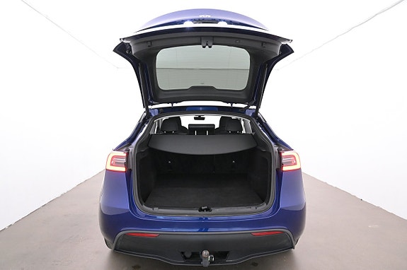 Tesla Model Y 21 of 27